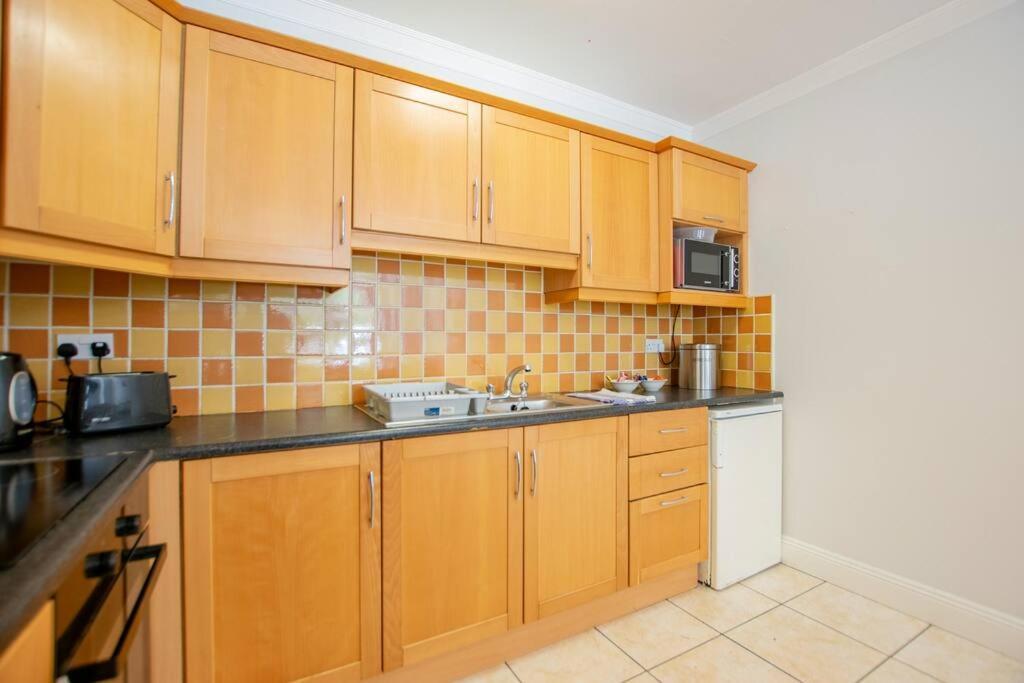 106 - The Townhouse By Shortstays กัลเวย์ ภายนอก รูปภาพ