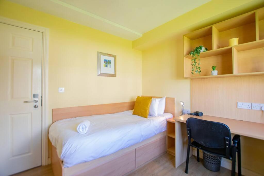 106 - The Townhouse By Shortstays กัลเวย์ ภายนอก รูปภาพ