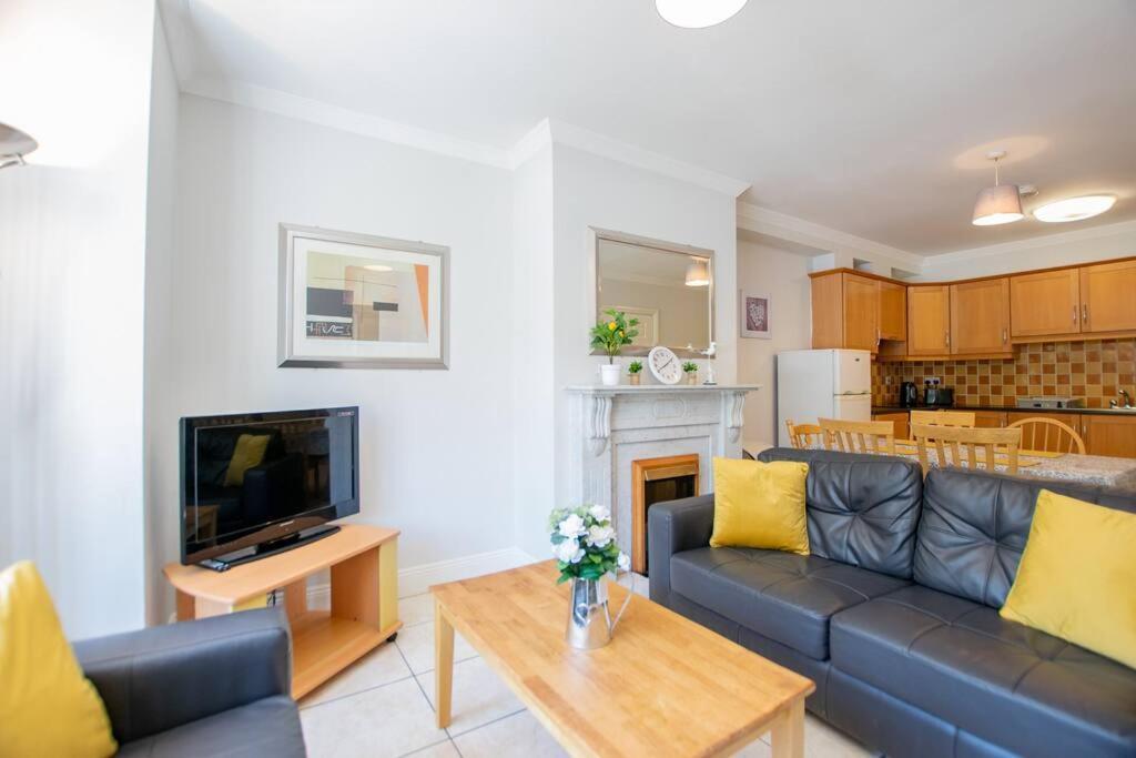 106 - The Townhouse By Shortstays กัลเวย์ ภายนอก รูปภาพ