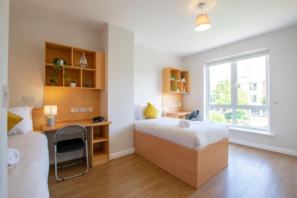 106 - The Townhouse By Shortstays กัลเวย์ ภายนอก รูปภาพ