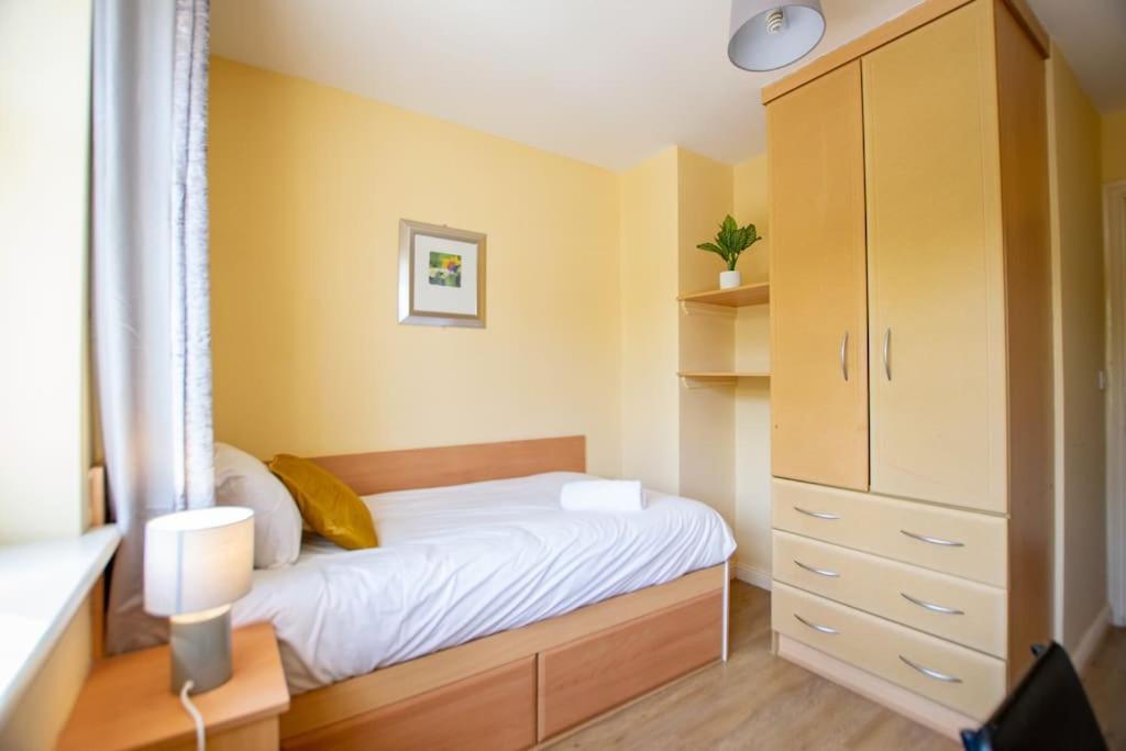106 - The Townhouse By Shortstays กัลเวย์ ภายนอก รูปภาพ