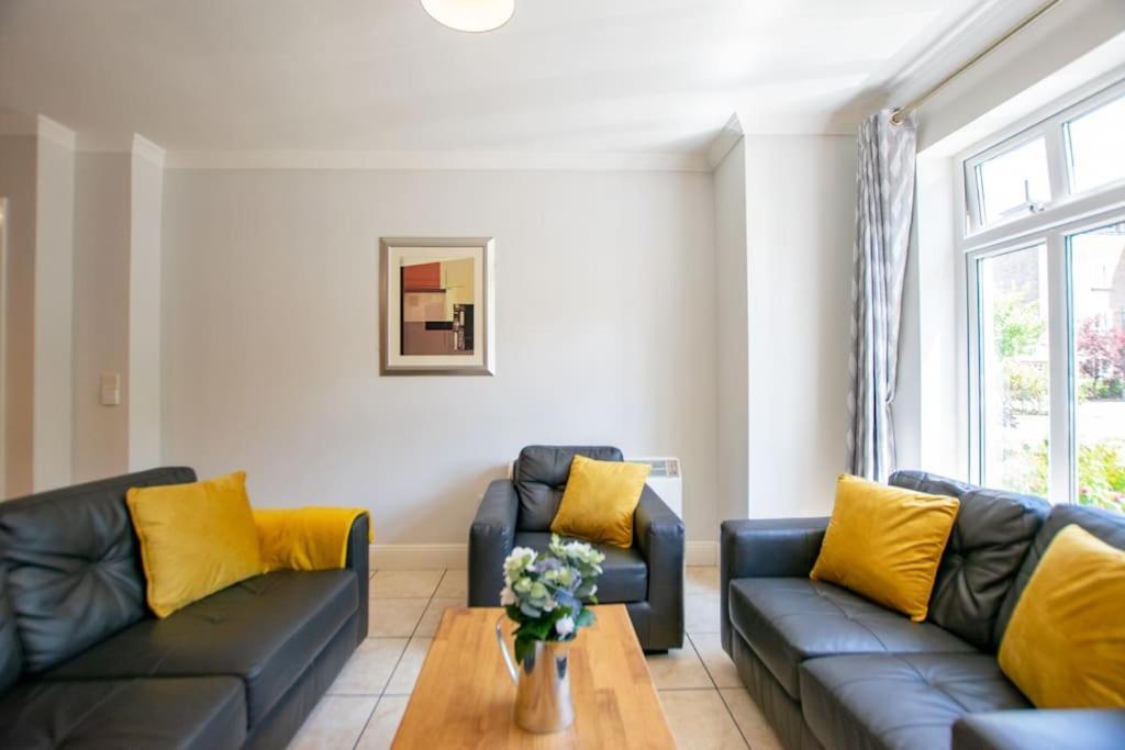 106 - The Townhouse By Shortstays กัลเวย์ ภายนอก รูปภาพ