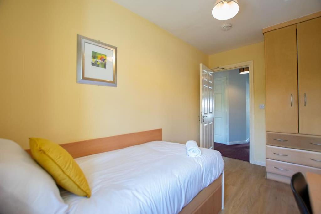 106 - The Townhouse By Shortstays กัลเวย์ ภายนอก รูปภาพ