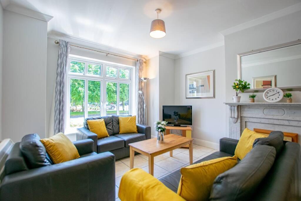 106 - The Townhouse By Shortstays กัลเวย์ ภายนอก รูปภาพ