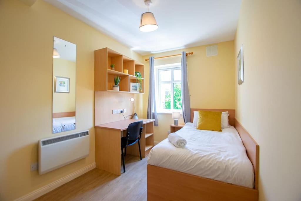 106 - The Townhouse By Shortstays กัลเวย์ ภายนอก รูปภาพ