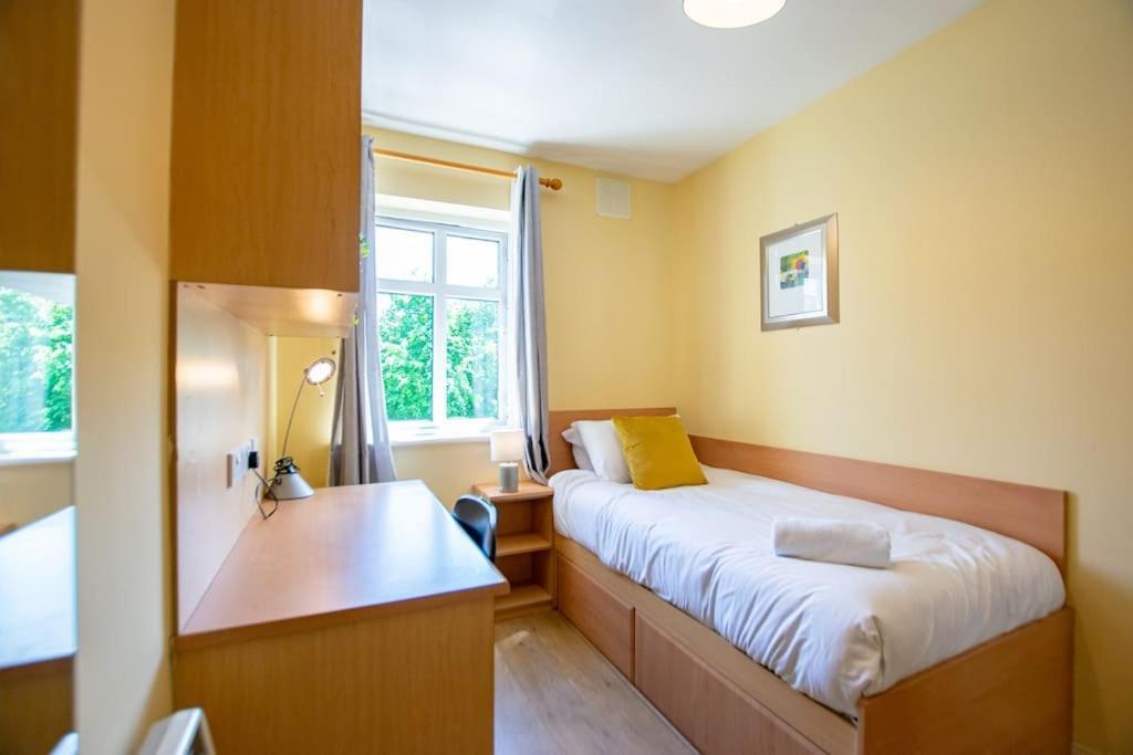 106 - The Townhouse By Shortstays กัลเวย์ ภายนอก รูปภาพ