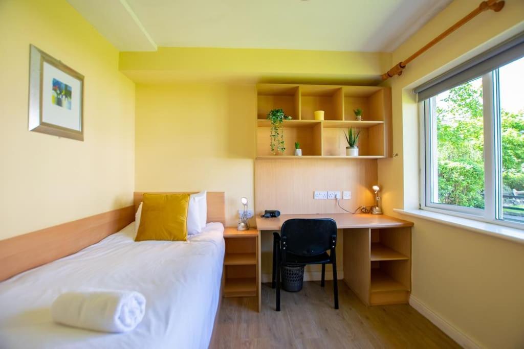 106 - The Townhouse By Shortstays กัลเวย์ ภายนอก รูปภาพ