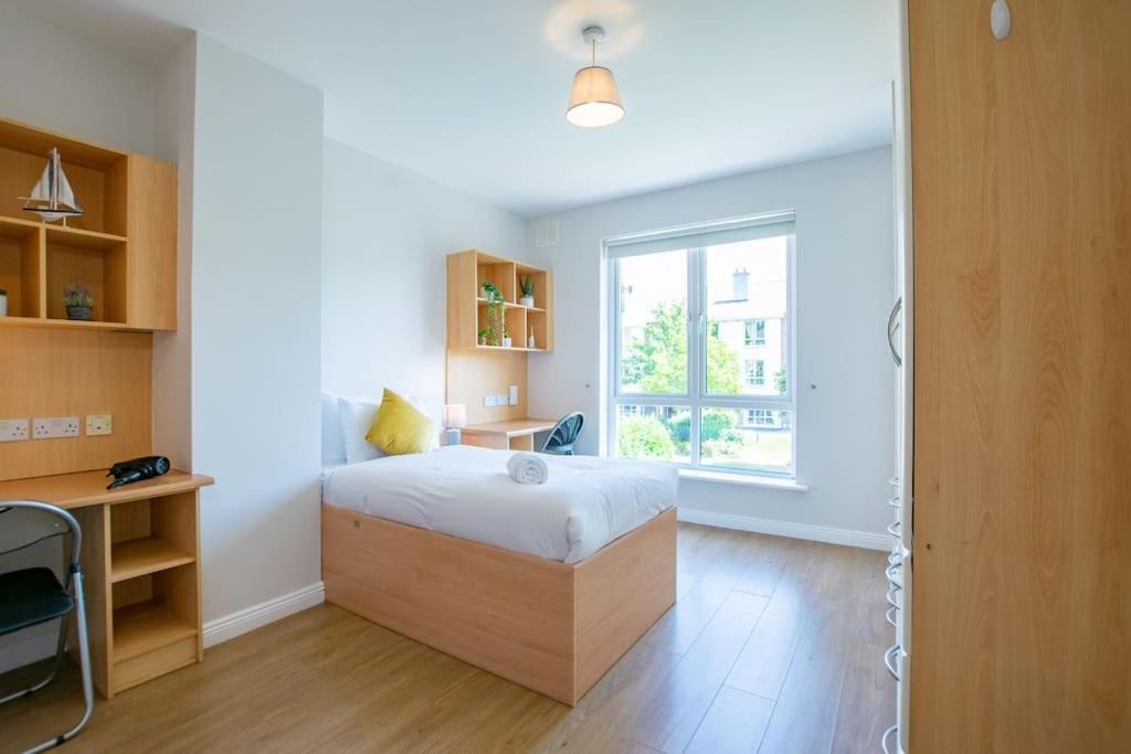 106 - The Townhouse By Shortstays กัลเวย์ ภายนอก รูปภาพ