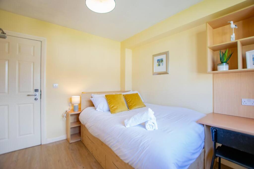 106 - The Townhouse By Shortstays กัลเวย์ ภายนอก รูปภาพ