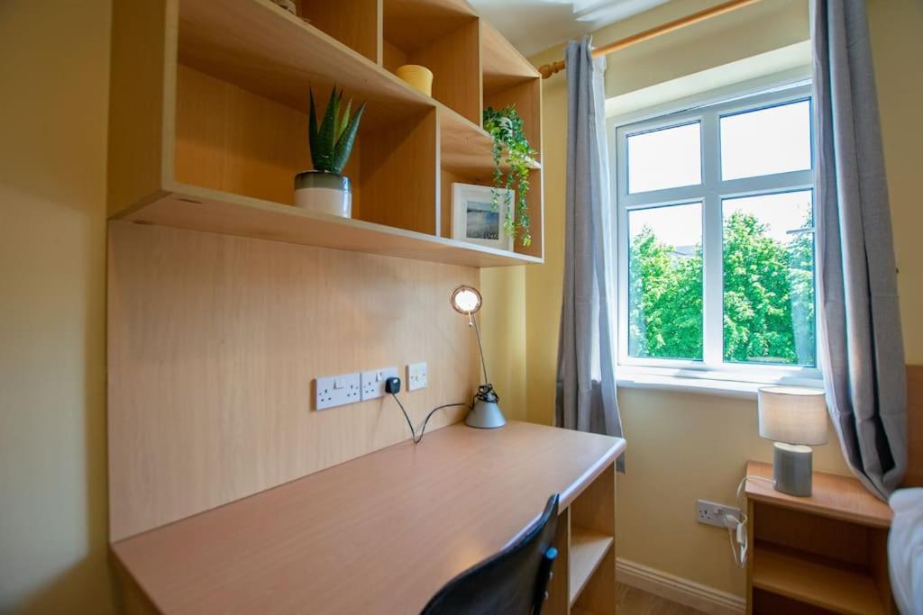 106 - The Townhouse By Shortstays กัลเวย์ ภายนอก รูปภาพ